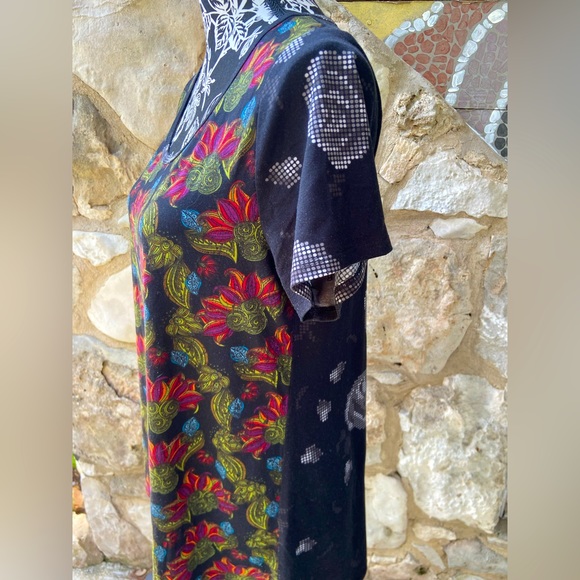 Lularoe Classic T Size Medium 🦄 ✨ 🤩 - Picture 2 of 6